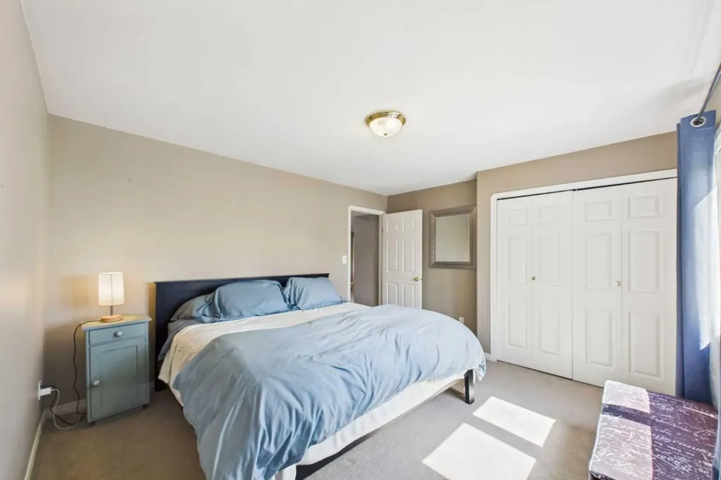 32 Lakes Close Lacombe AB T4L 1S4