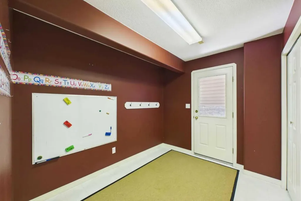 32 Lakes Close Lacombe AB T4L 1S4