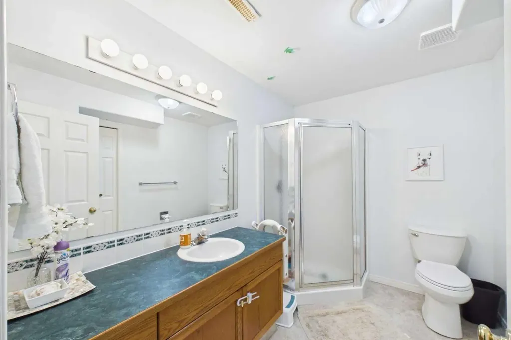 32 Lakes Close Lacombe AB T4L 1S4