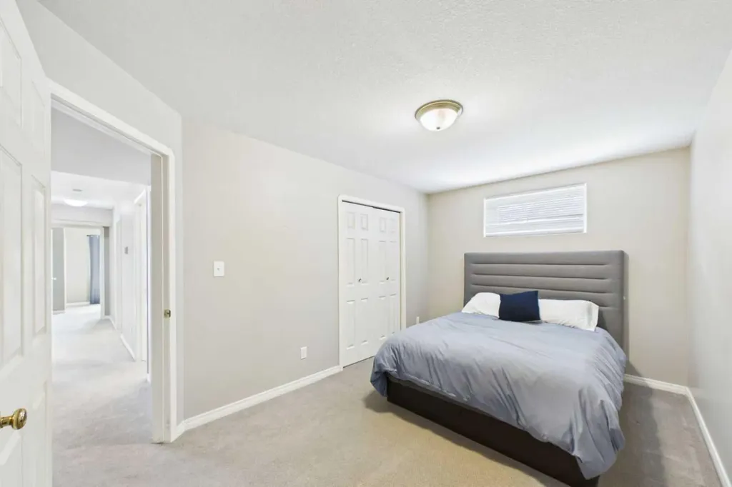32 Lakes Close Lacombe AB T4L 1S4