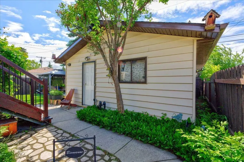 9715 Fairmount Drive SE Calgary AB T2J 0R9