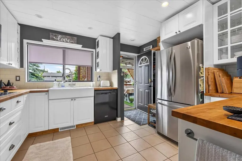 9715 Fairmount Drive SE Calgary AB T2J 0R9