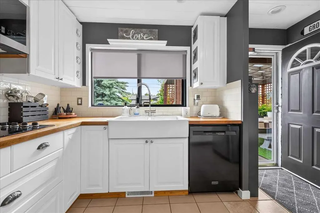 9715 Fairmount Drive SE Calgary AB T2J 0R9
