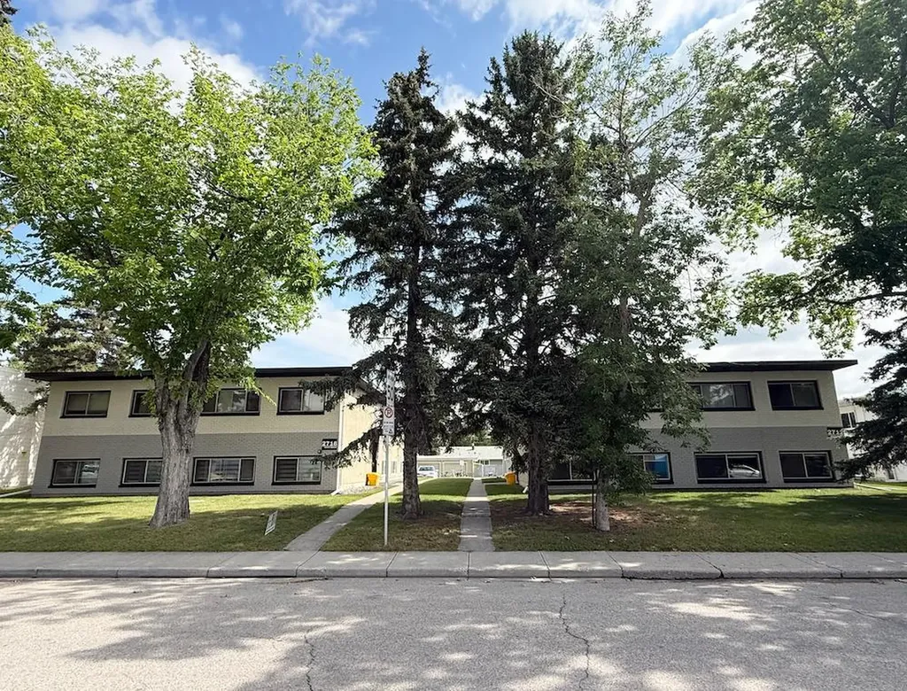 2712/2716 Brentwood Boulevard NW Calgary AB T2L 1J4