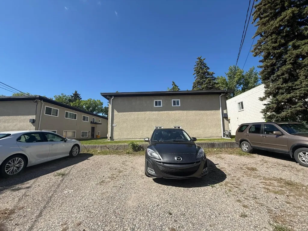 2712/2716 Brentwood Boulevard NW Calgary AB T2L 1J4