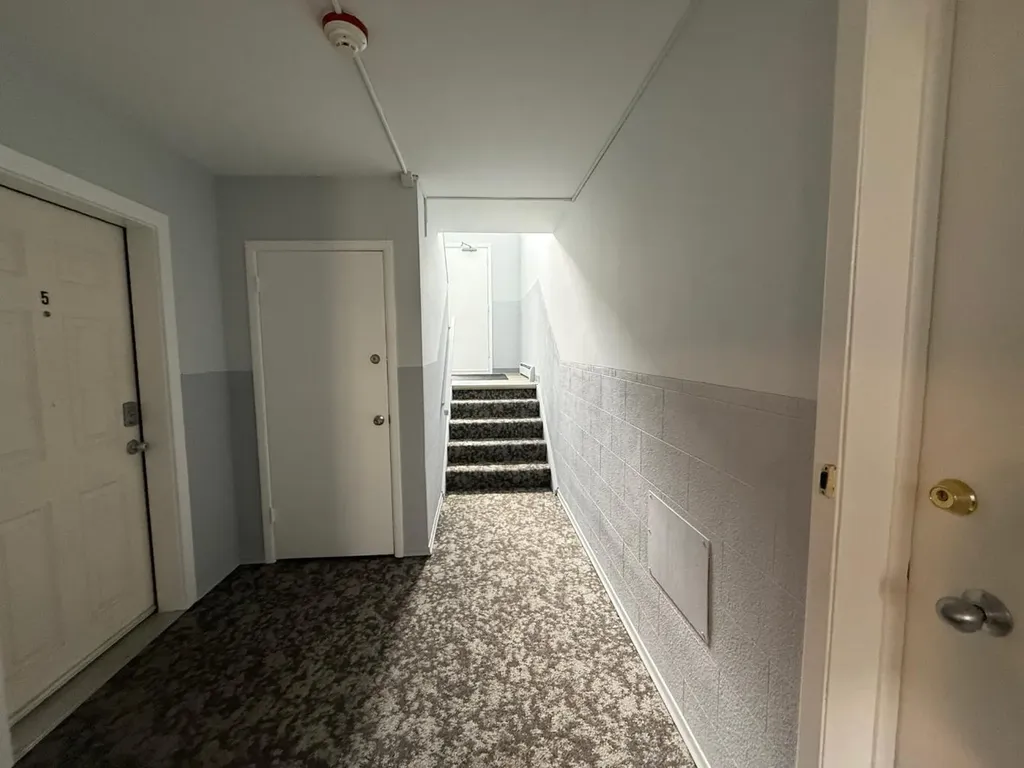 2712/2716 Brentwood Boulevard NW Calgary AB T2L 1J4