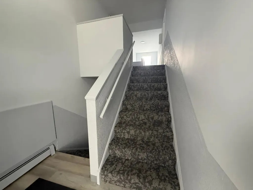 2712/2716 Brentwood Boulevard NW Calgary AB T2L 1J4