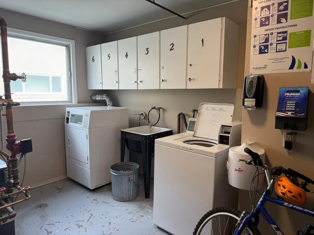 2712/2716 Brentwood Boulevard NW Calgary AB T2L 1J4