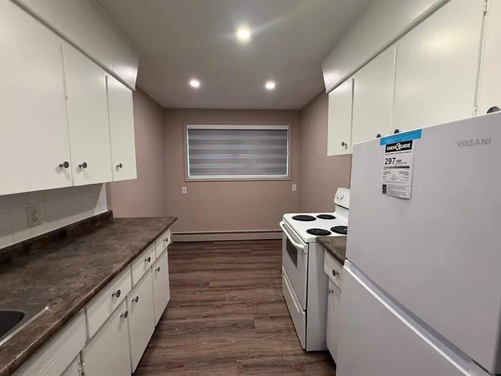2712/2716 Brentwood Boulevard NW Calgary AB T2L 1J4