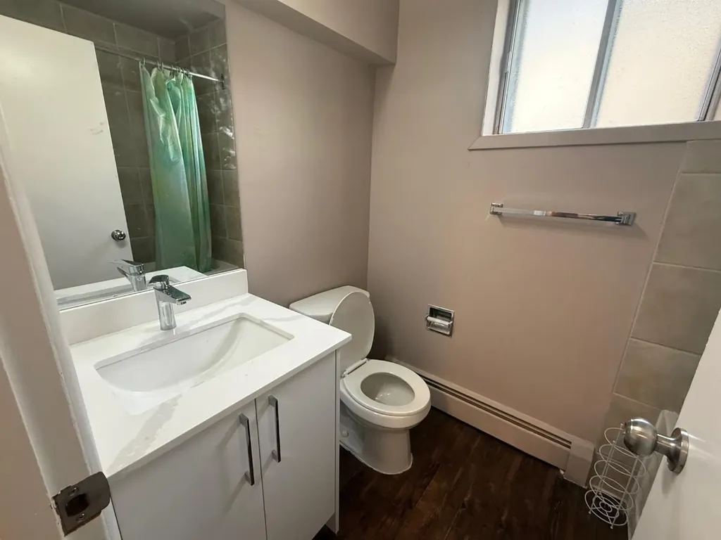 2712/2716 Brentwood Boulevard NW Calgary AB T2L 1J4