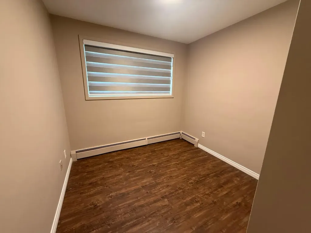 2712/2716 Brentwood Boulevard NW Calgary AB T2L 1J4