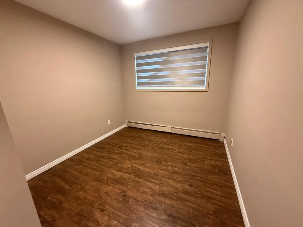 2712/2716 Brentwood Boulevard NW Calgary AB T2L 1J4