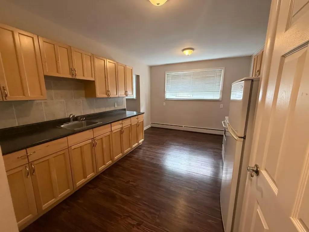 2712/2716 Brentwood Boulevard NW Calgary AB T2L 1J4