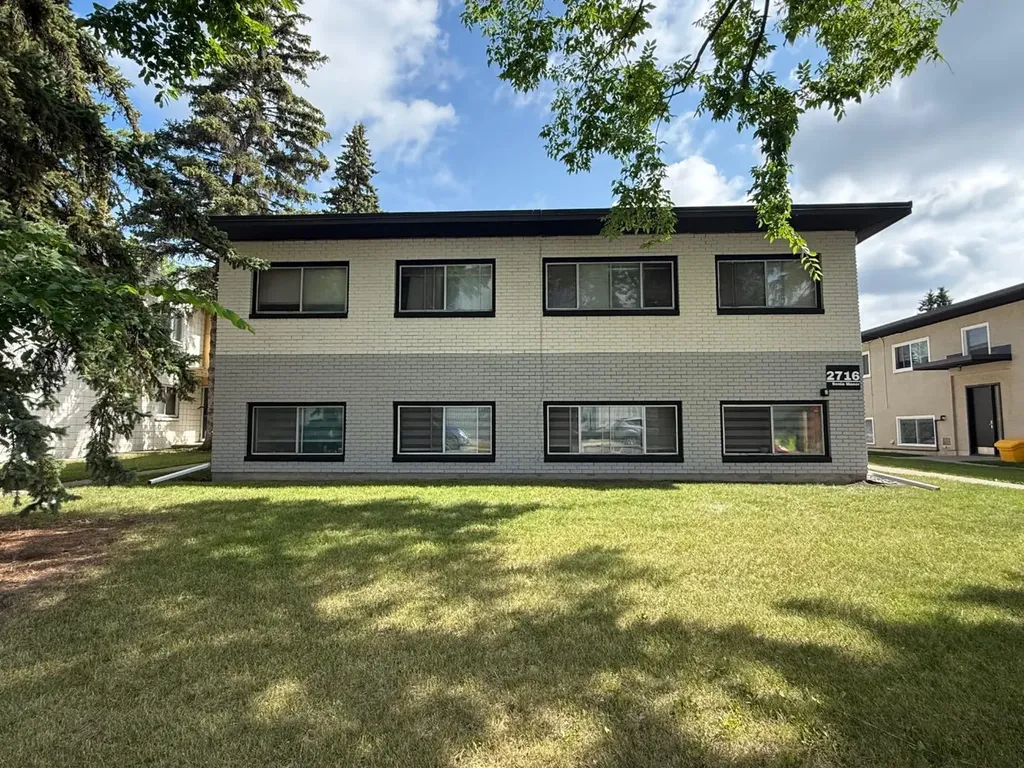 2712/2716 Brentwood Boulevard NW Calgary AB T2L 1J4