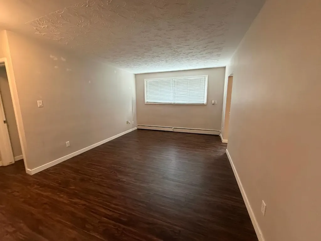 2712/2716 Brentwood Boulevard NW Calgary AB T2L 1J4