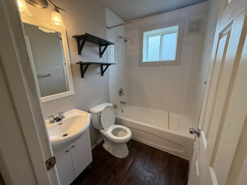 2712/2716 Brentwood Boulevard NW Calgary AB T2L 1J4