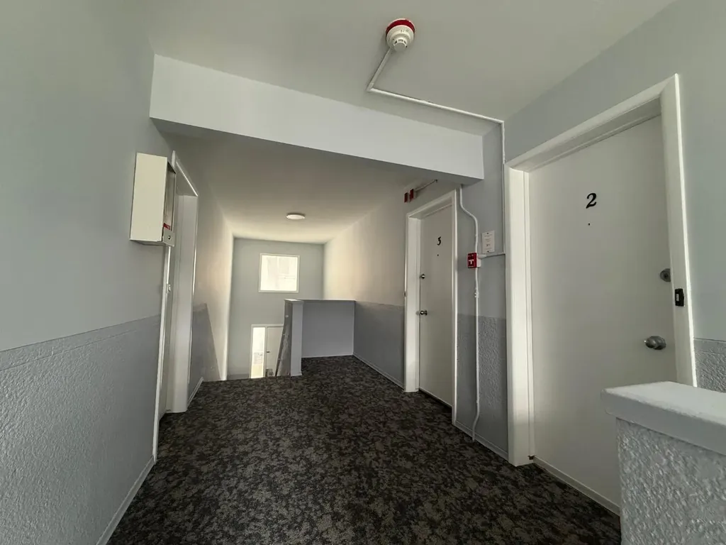 2712/2716 Brentwood Boulevard NW Calgary AB T2L 1J4