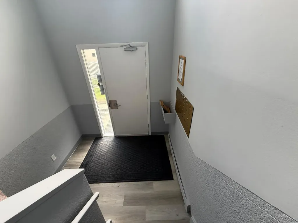 2712/2716 Brentwood Boulevard NW Calgary AB T2L 1J4