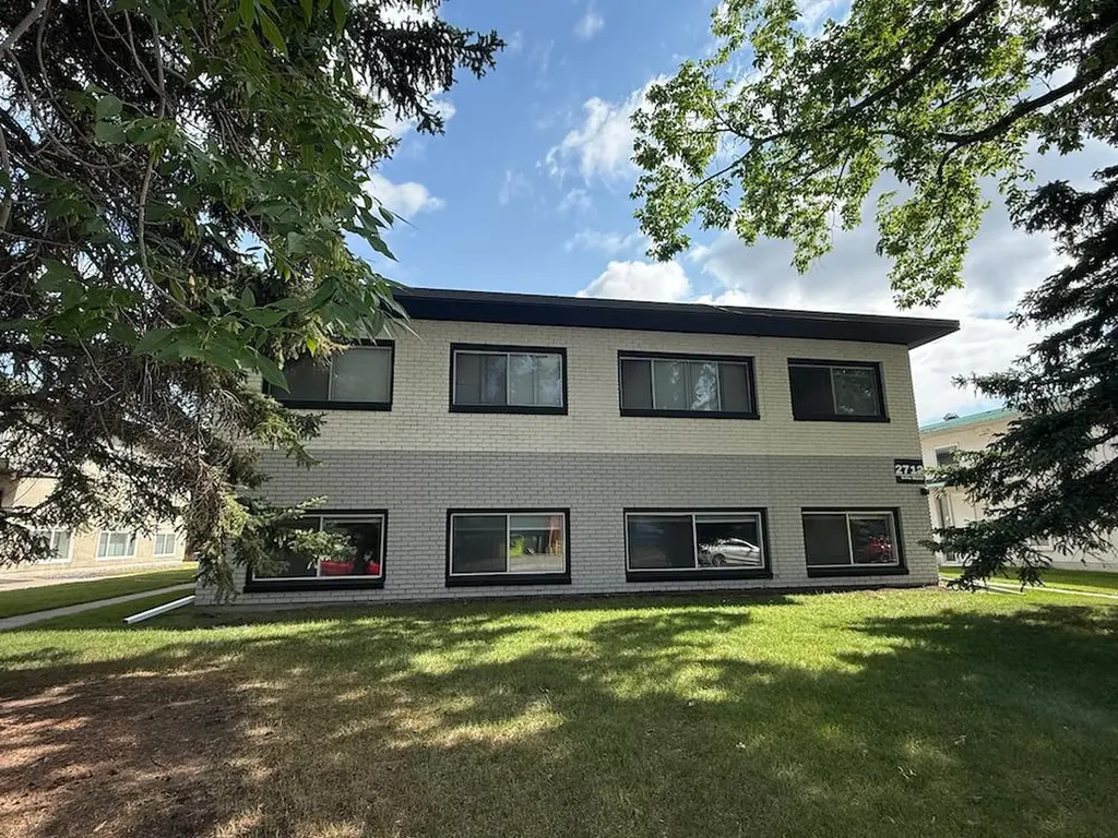 2712/2716 Brentwood Boulevard NW Calgary AB T2L 1J4