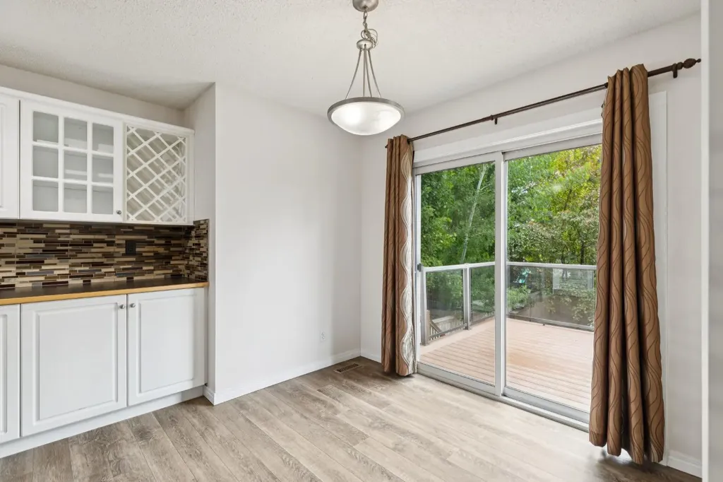 26 Spring Mews SW Calgary AB T3H 3V1