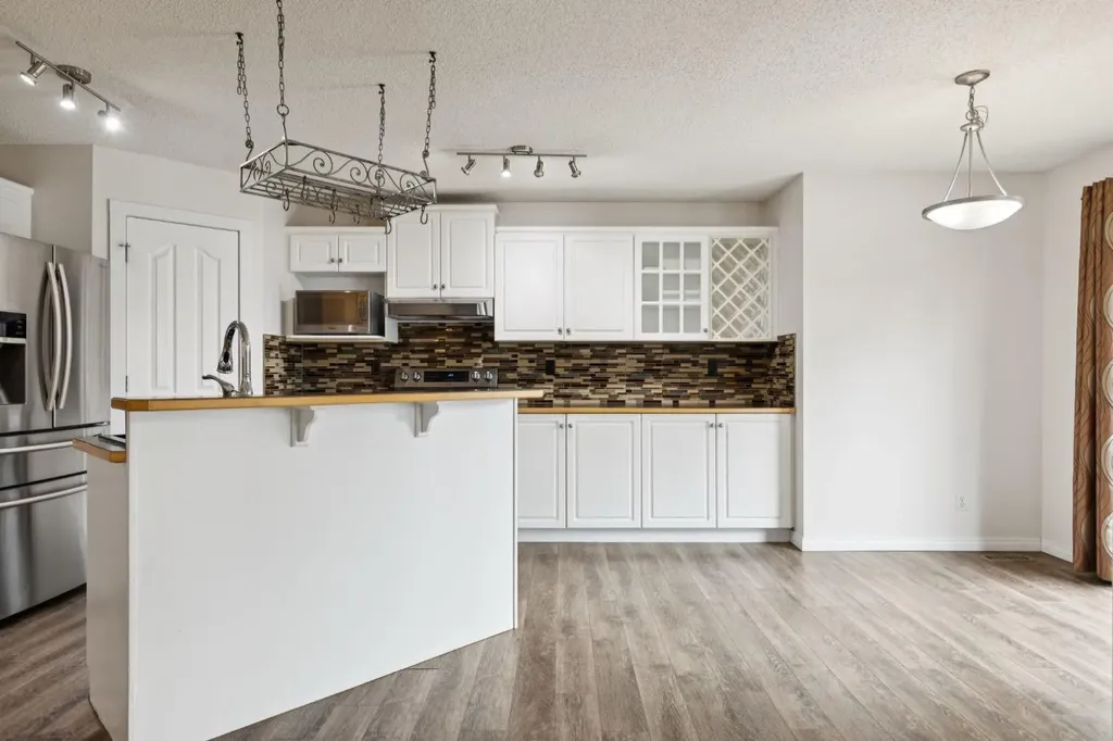 26 Spring Mews SW Calgary AB T3H 3V1