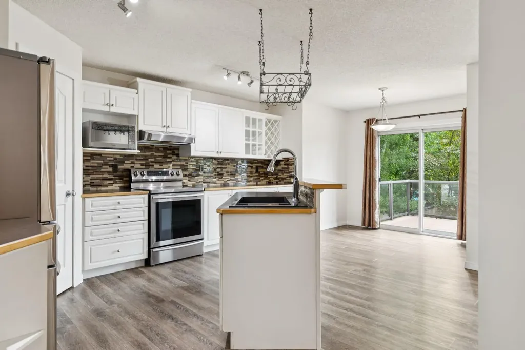 26 Spring Mews SW Calgary AB T3H 3V1