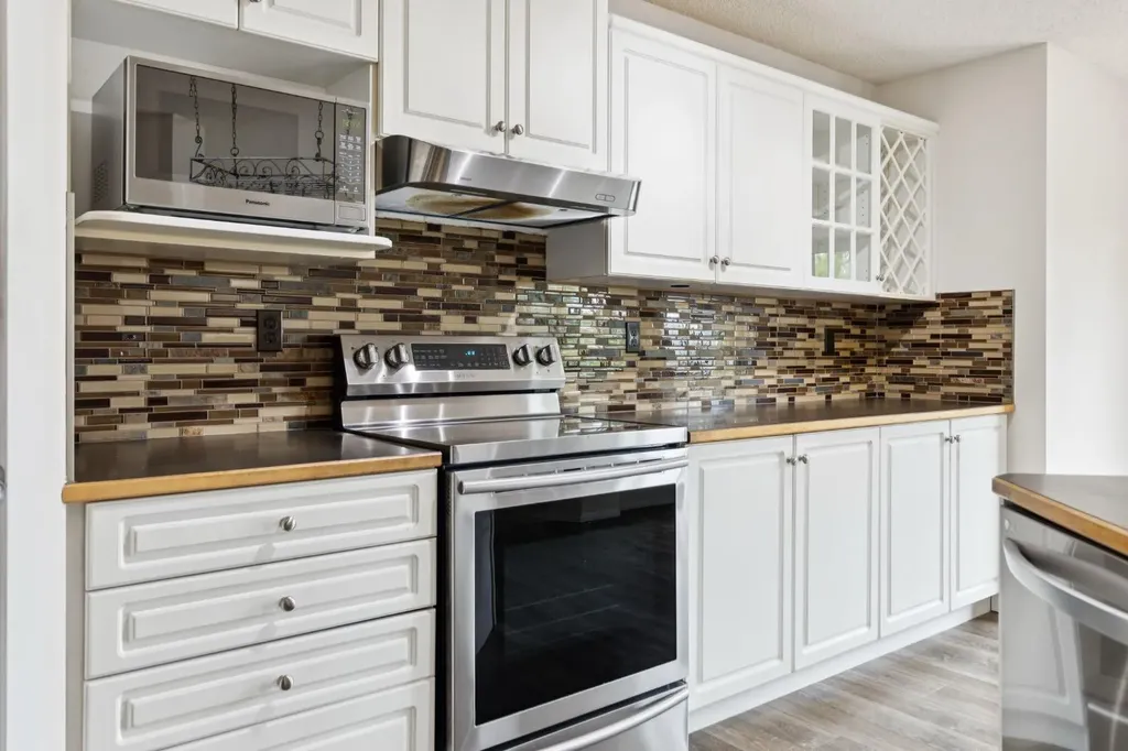 26 Spring Mews SW Calgary AB T3H 3V1
