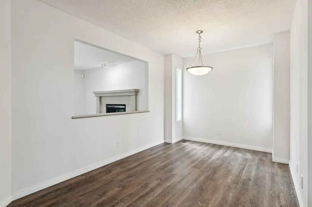 26 Spring Mews SW Calgary AB T3H 3V1