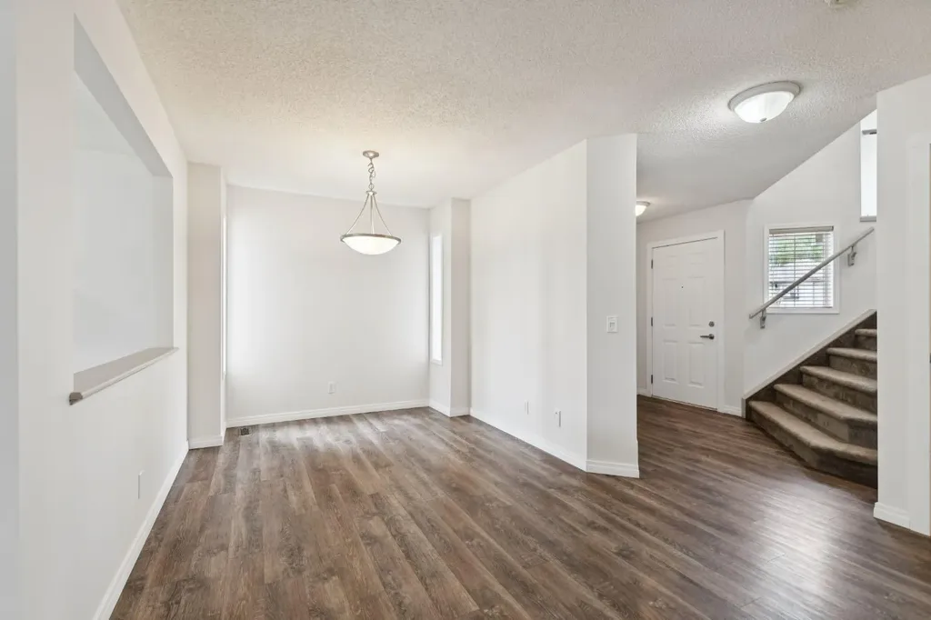 26 Spring Mews SW Calgary AB T3H 3V1