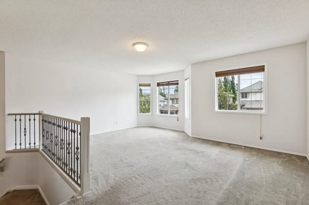 26 Spring Mews SW Calgary AB T3H 3V1