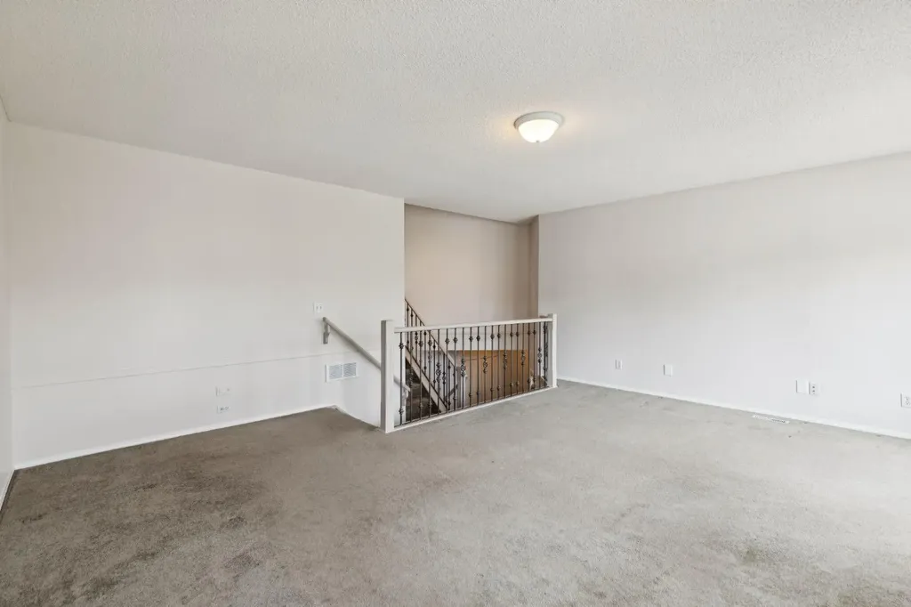 26 Spring Mews SW Calgary AB T3H 3V1