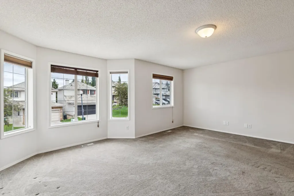 26 Spring Mews SW Calgary AB T3H 3V1