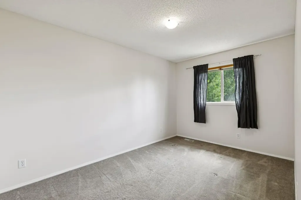 26 Spring Mews SW Calgary AB T3H 3V1