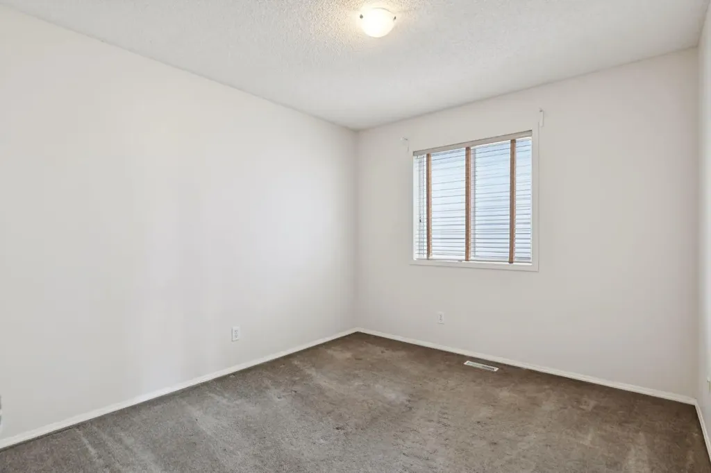 26 Spring Mews SW Calgary AB T3H 3V1