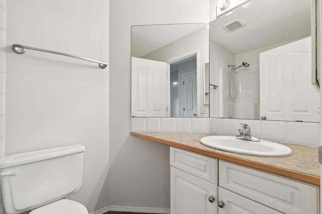 26 Spring Mews SW Calgary AB T3H 3V1