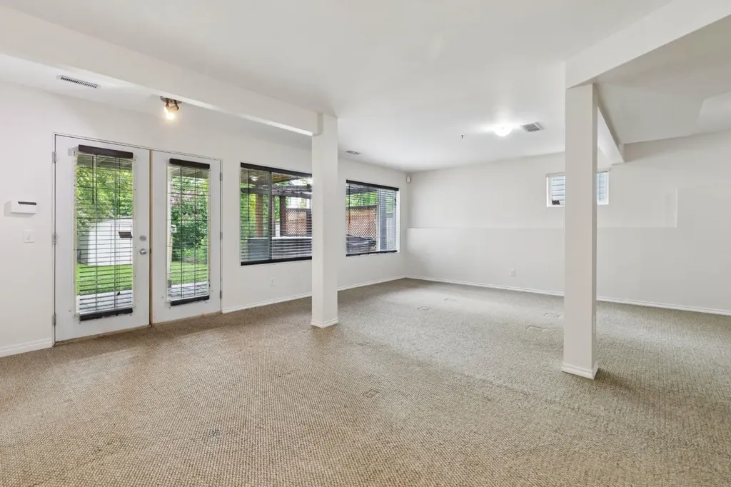 26 Spring Mews SW Calgary AB T3H 3V1