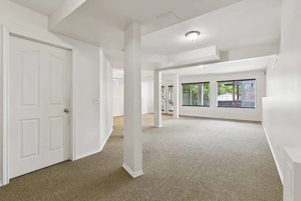26 Spring Mews SW Calgary AB T3H 3V1