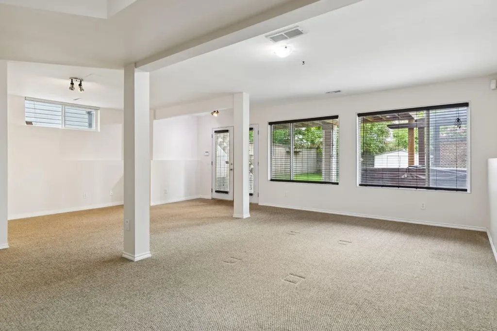 26 Spring Mews SW Calgary AB T3H 3V1
