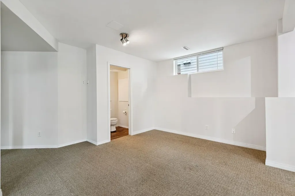 26 Spring Mews SW Calgary AB T3H 3V1