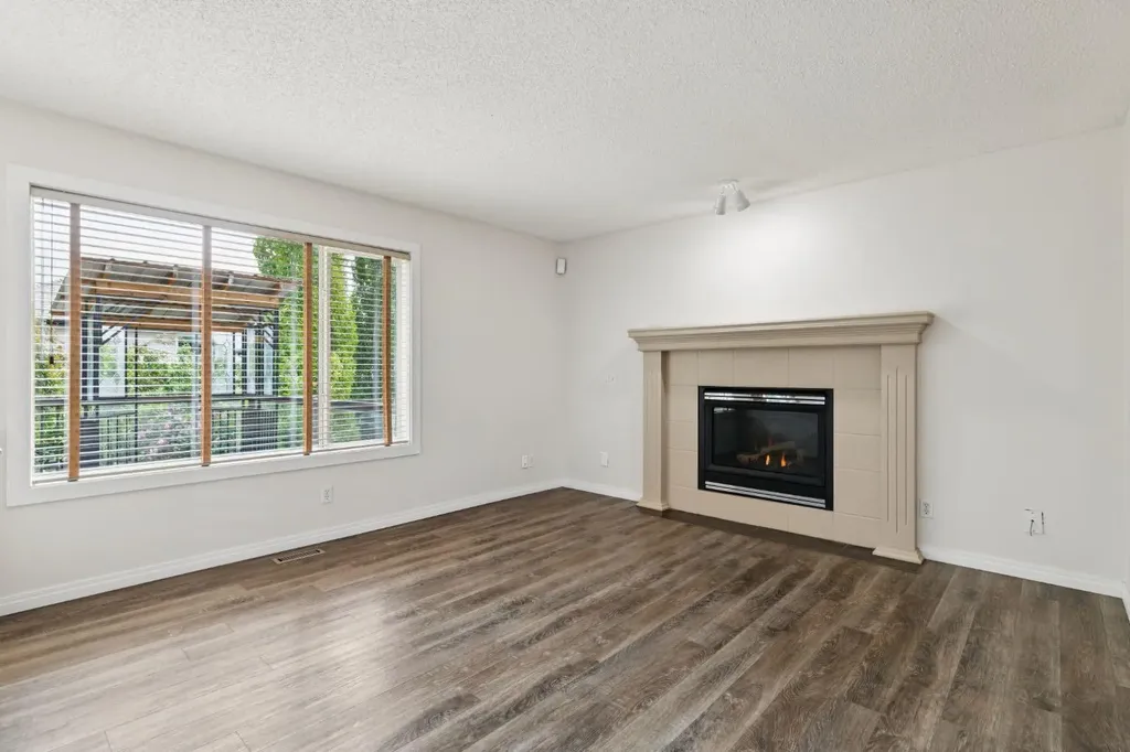 26 Spring Mews SW Calgary AB T3H 3V1