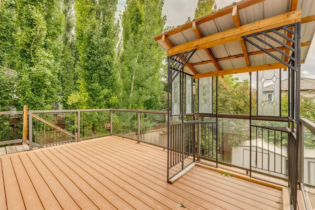 26 Spring Mews SW Calgary AB T3H 3V1