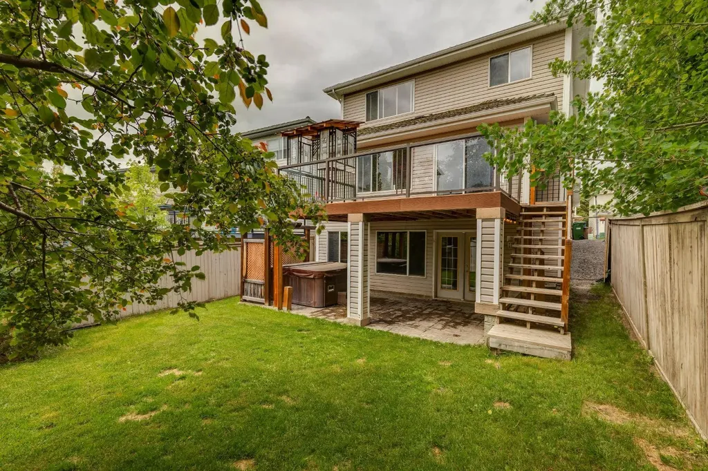 26 Spring Mews SW Calgary AB T3H 3V1