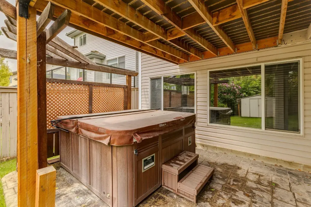 26 Spring Mews SW Calgary AB T3H 3V1