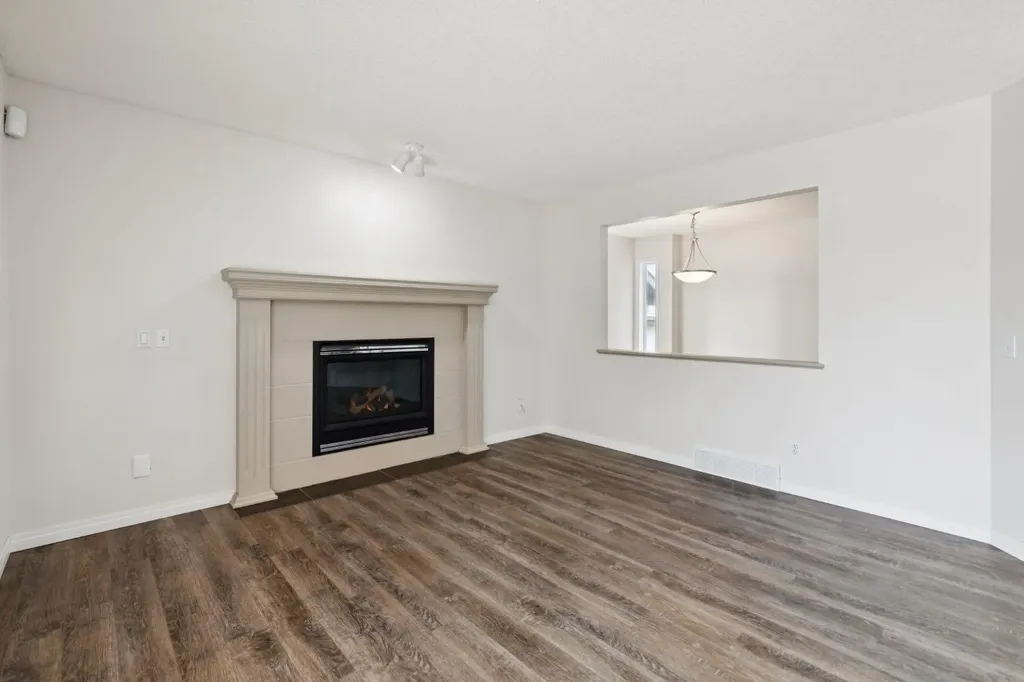 26 Spring Mews SW Calgary AB T3H 3V1