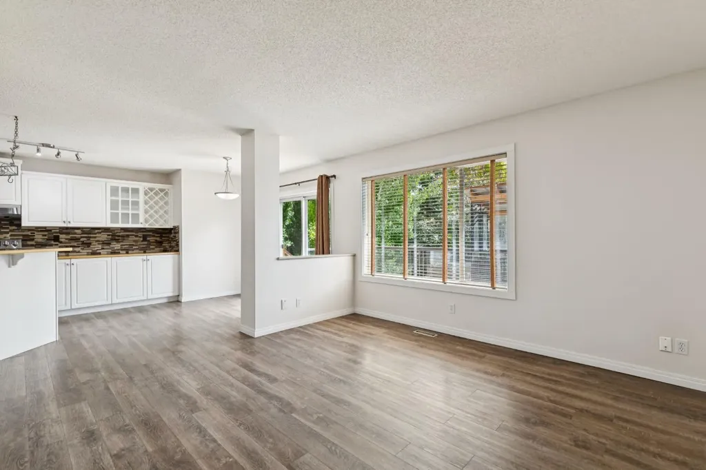 26 Spring Mews SW Calgary AB T3H 3V1