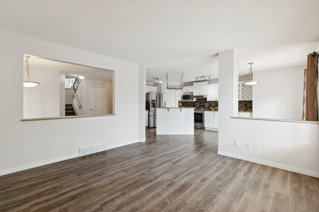 26 Spring Mews SW Calgary AB T3H 3V1