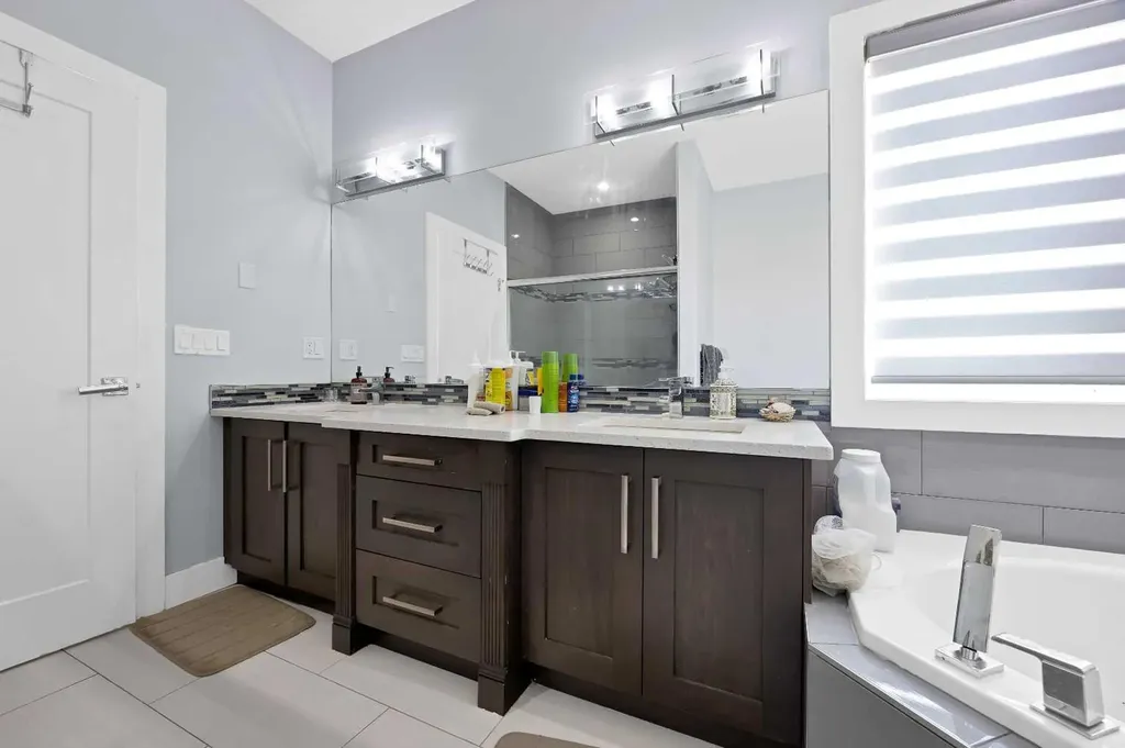 126 Cambridge Park Way Conrich AB T1Z0A2