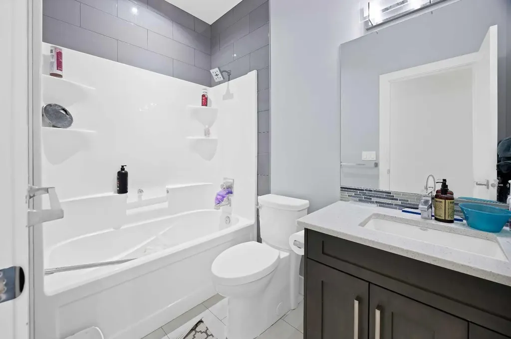 126 Cambridge Park Way Conrich AB T1Z0A2