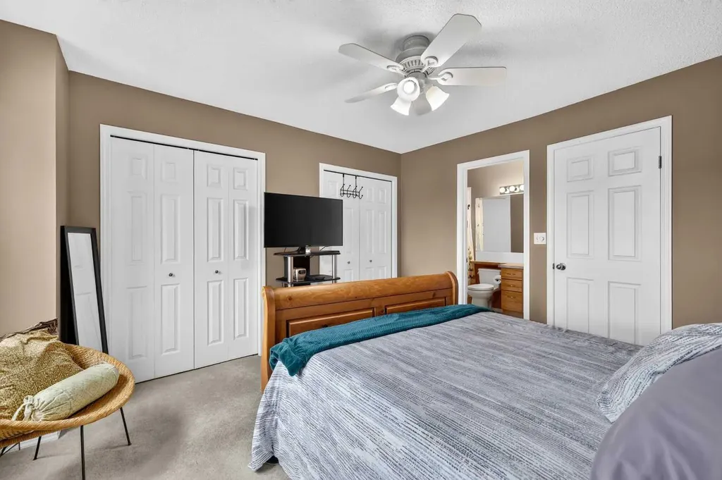 7 Westland Road Okotoks AB T1S 1Z1