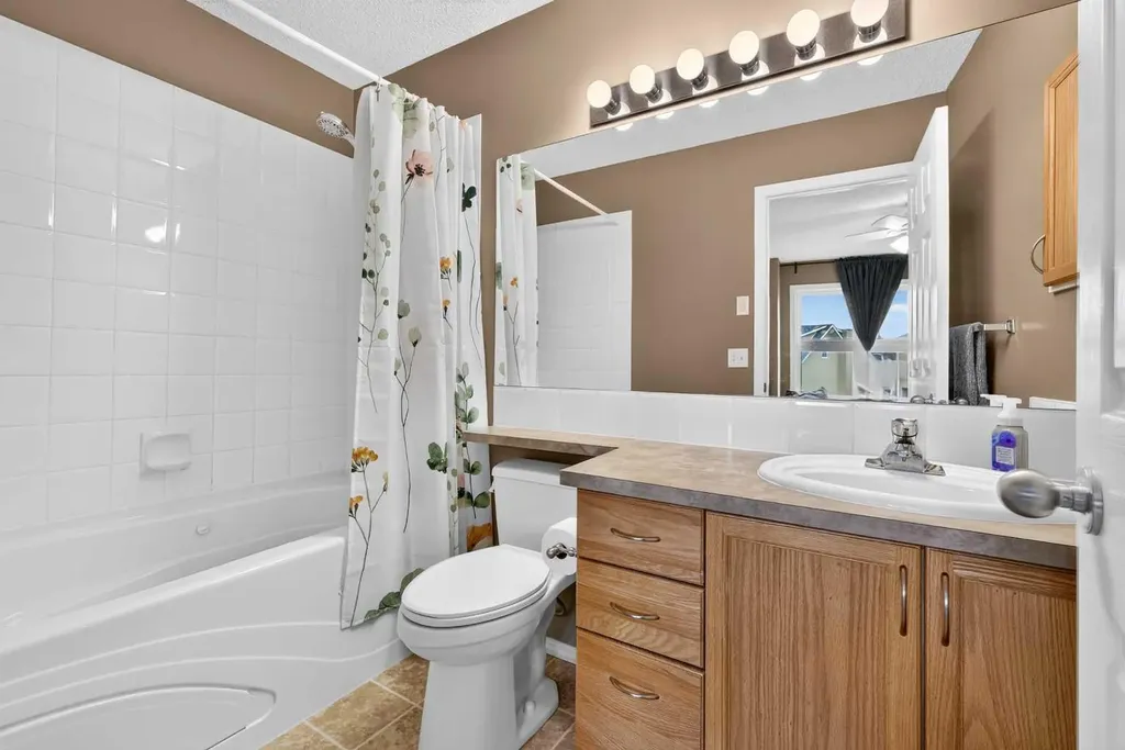7 Westland Road Okotoks AB T1S 1Z1